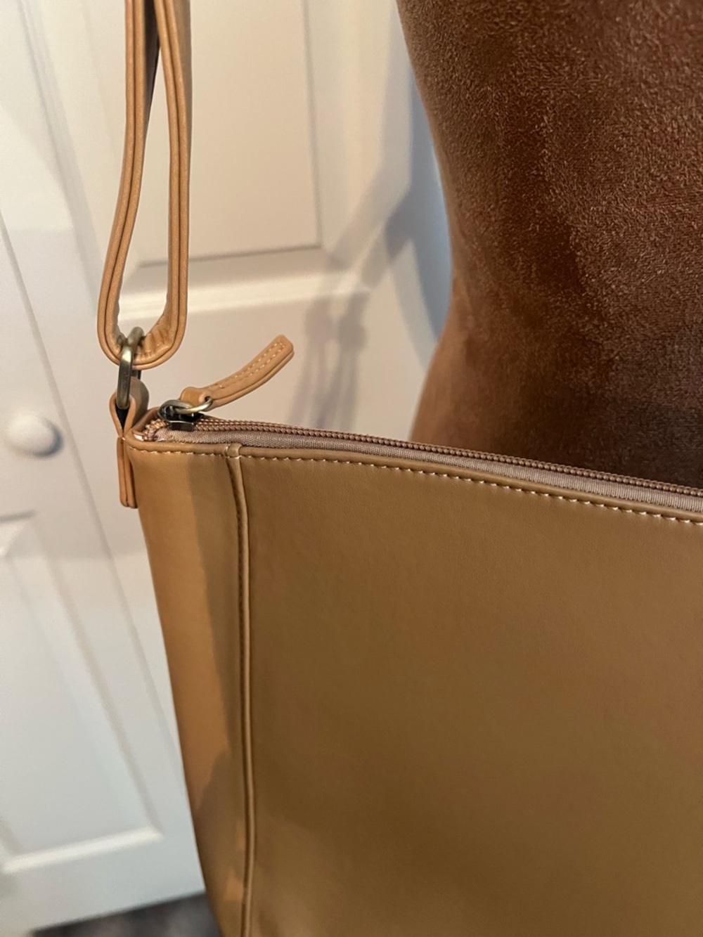 Ampere Creations NWT Tan Vegan Leather Shoulder crossbody Minimal Chic - Picture 13 of 14